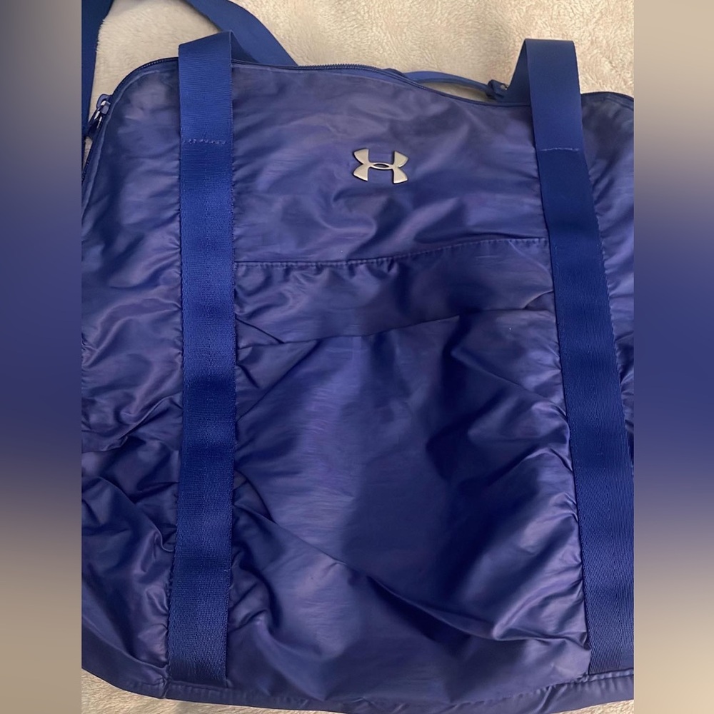 Under armour gym bag blue. Lots of pockets